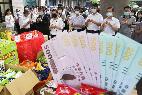 行政院長蘇貞昌拍板,持有永久居留證、外交官員證者可領取振興三倍券,預計受益人數約1.3萬餘人。報系資料照