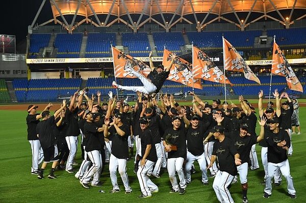 以台南為主場的統一7-ELEVEN獅拿下今年台灣大賽中華職棒總冠軍，宣布將於14日舉辦封王遊行。圖／台南市政府提供