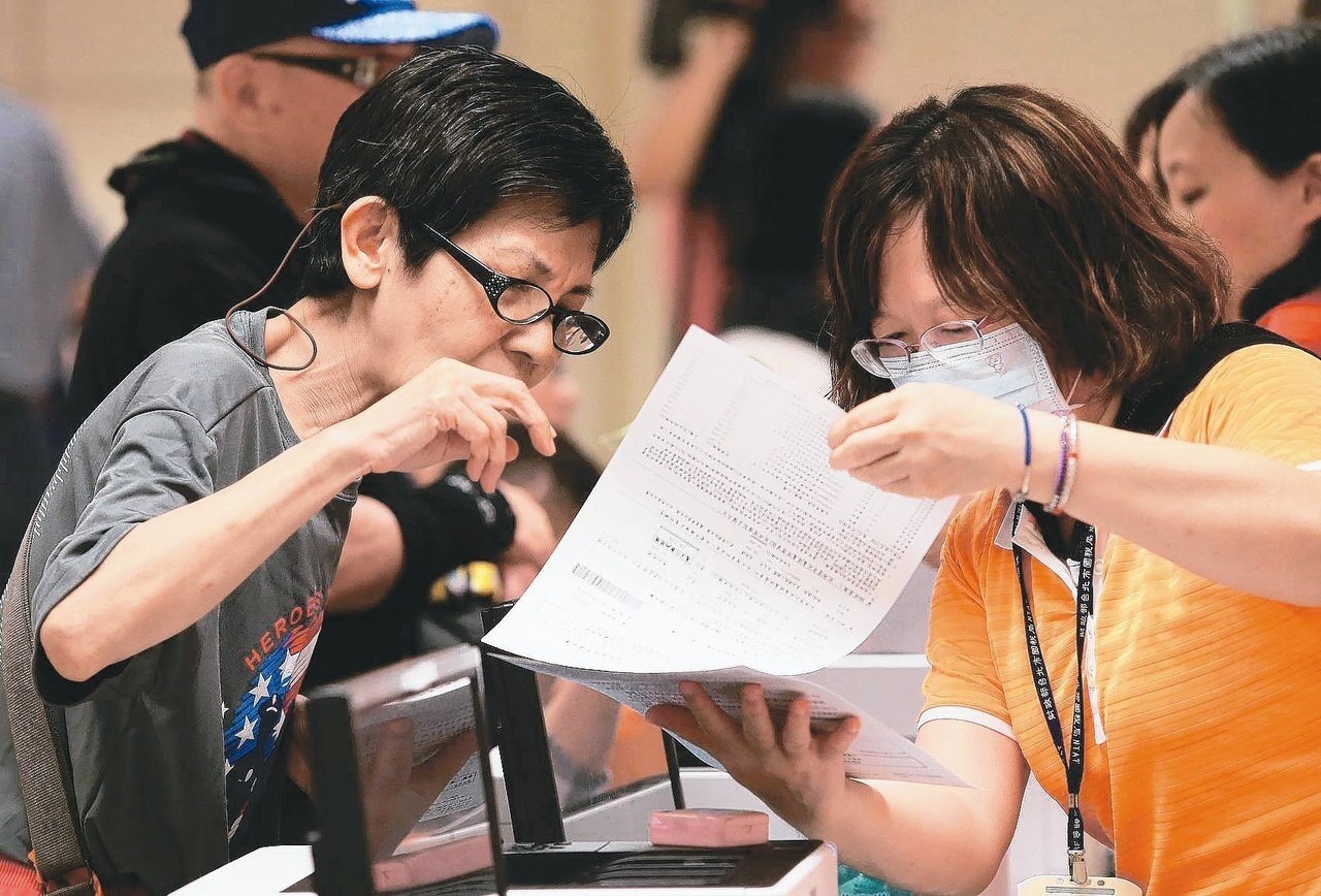 未成年人買不動產，原則上要申報贈與稅。聯合報系資料照