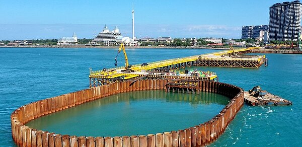 淡江大橋第2標八里端引橋至八里連絡道及淡水端隧道段工程預計於2021年中完工;第3標主橋段工程預計2024年底完工通車。圖/公路總局