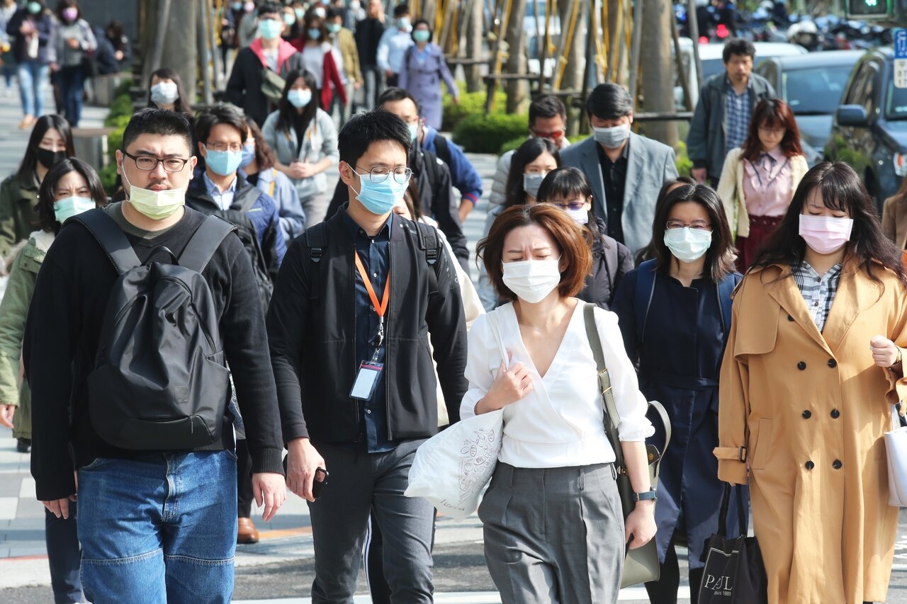 國發會日前發表9月景氣燈號續亮代表「穩定」的綠燈,帶動就業市場升溫。圖/聯合資料照