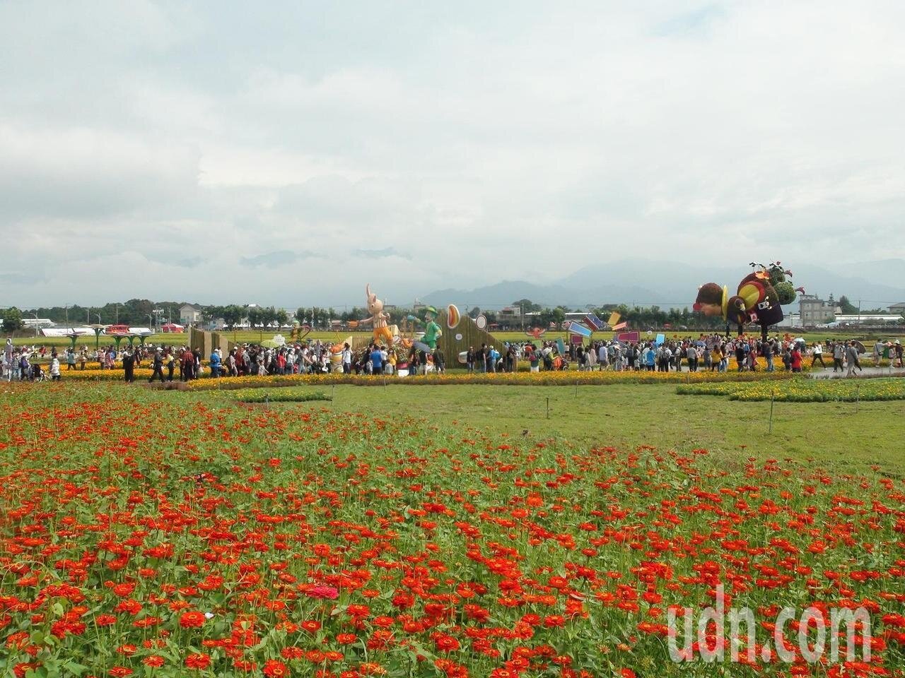 新社花海暨台中國際花毯節今日登場,運用花卉打造大型迷宮。圖/聯合資料照