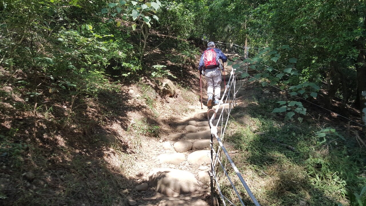 苗栗縣火炎山山徑近年成為熱門登山路線,登山客、民眾絡繹不絕。 圖/聯合報系資料照