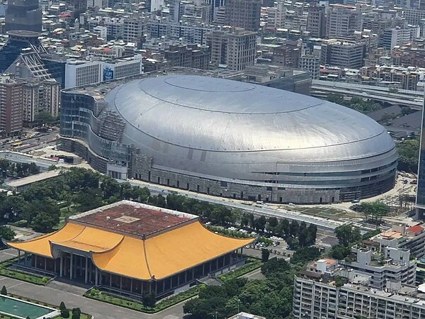 大巨蛋歷經5年3個月,台北市政府同意即日起復工。圖/聯合報系資料照