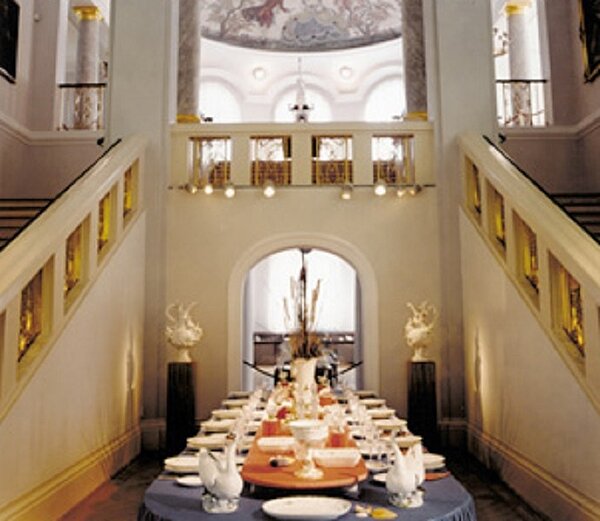 全球疫情帶動宅經濟熱潮，近兩個月，台灣股市、房市相當活絡，同步帶動高端藝品銷售暢旺。示意圖／取自品牌官網