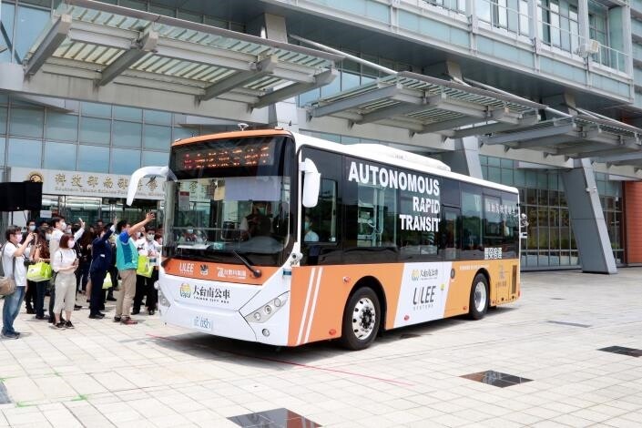 南市自駕公車啟動上路。圖/台南市政府提供