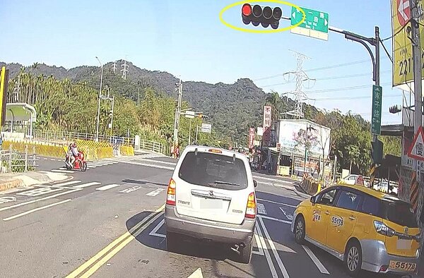 汽車占用停等區。圖／新北市政府提供