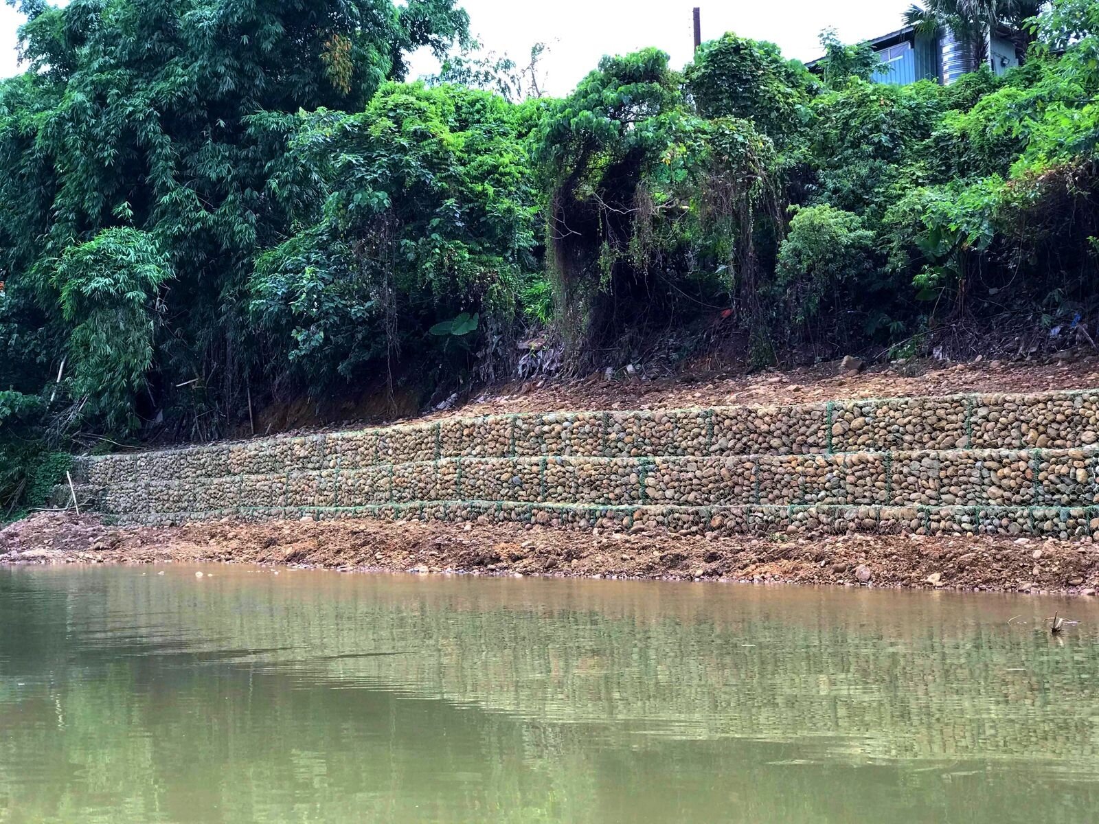 景美溪萬福橋上游護岸延伸工程今年6月完工。圖/台北市水利處提供