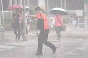 米克拉颱風靠近！18縣市豪雨大雨特報　3縣市雨彈升級