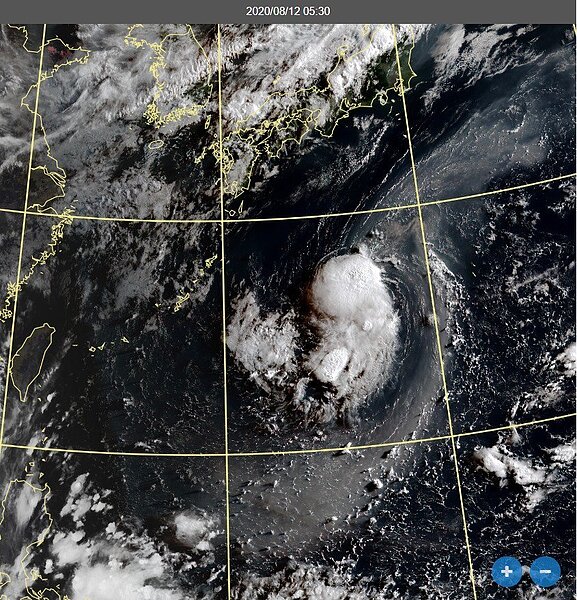 鄭明典在臉書表示，熱低8號在太平洋高壓中間發展，對流受抑制，低層環流範圍也不大，但是持續存在，並沒有消散的跡象，需持續觀察。圖／取自鄭明典臉書