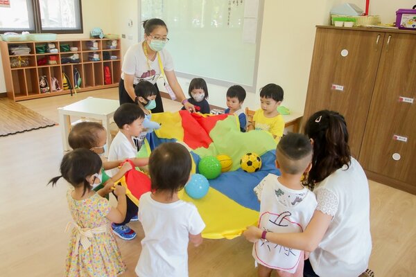 豐樂非營利幼兒園12班中特設3班幼幼班，提供2至3歲幼兒就讀。圖／台中市政府提供
