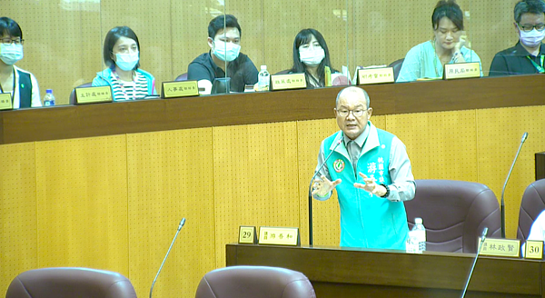 桃園航空城區段徵收案進入地上物協議價購階段,不少拆遷戶抱怨查估作業瑕疵多,補償價格偏低,市議員游吾和今在議會臨時會提案要求市府擬定專法處理拆遷安置措施。記者張裕珍/翻攝