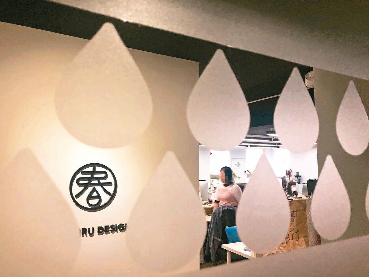 春露公司(圖)去年拿下台鐵局標案,與三年前農委會標案有十一段文字高度雷同。 圖/聯合報系資料照片