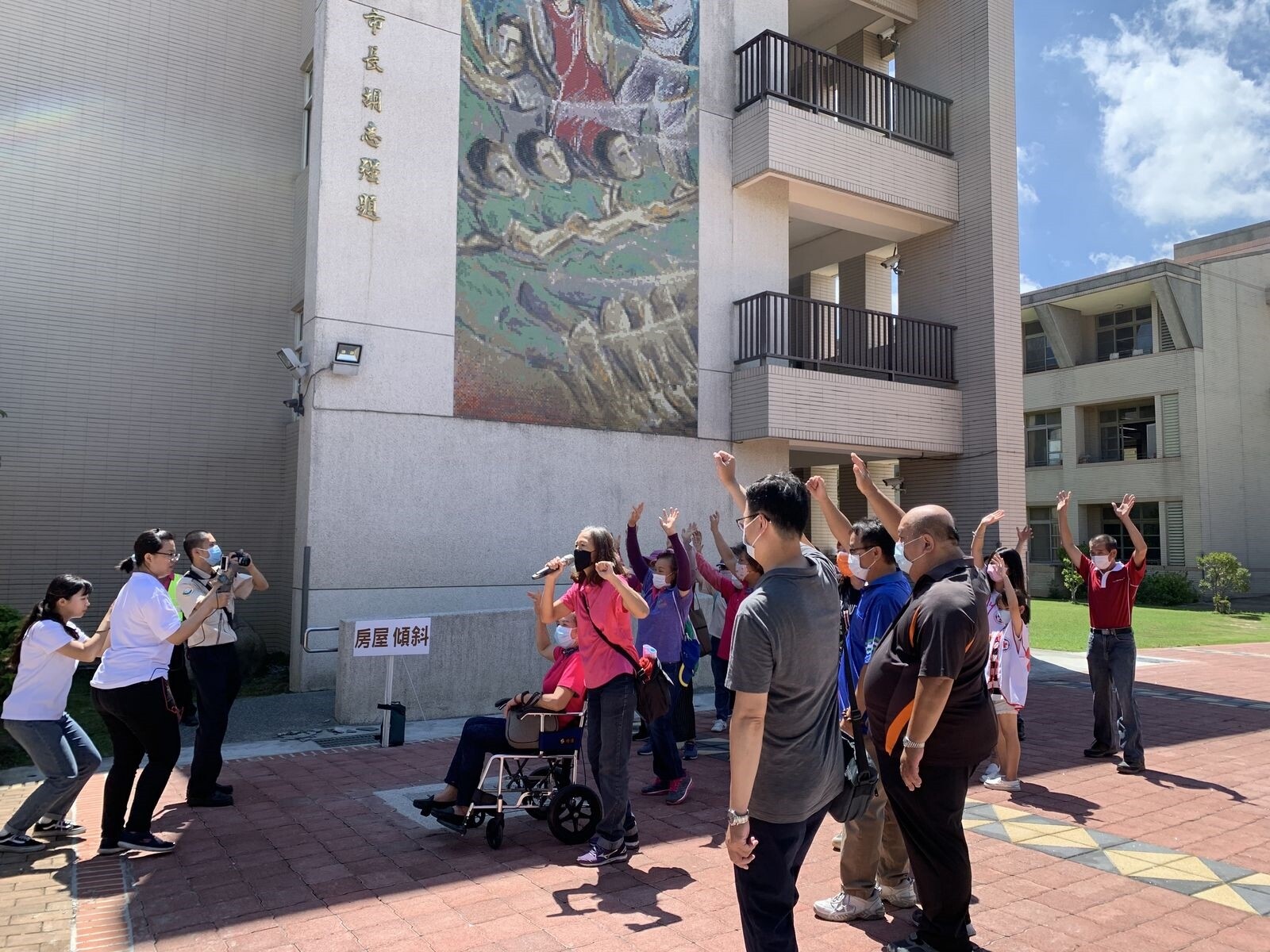 台中市神岡區豐洲國小辦理社區實兵演練。圖／台中市消防局提供