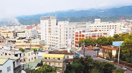 工業區林立帶動苗栗買房風氣,為避免房價遭非法業者恣意哄抬,苗栗縣透過公部門與民間合作,致力維持市場平衡。(何冠嫻攝)