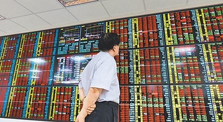 儘管台股迭創歷史新高點,但MSCI明晟於最新一季的指數調整方案,台股在「MSCI全球新興市場指數」及「MSCI亞洲除日本指數」權重雙遭調降。(本報資料照片)