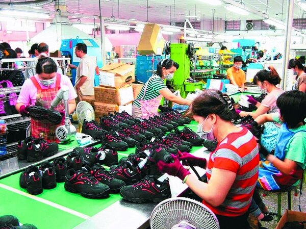 因全球第二波疫情，台灣許多以外銷為市場的產業仍持續受影響。 圖／聯合報系資料照片