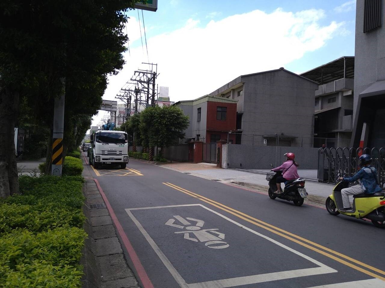 新北市土城工業區主要聯外道路為中山路,目前服務水準B級,屬穩定車流。記者吳亮賢/攝影