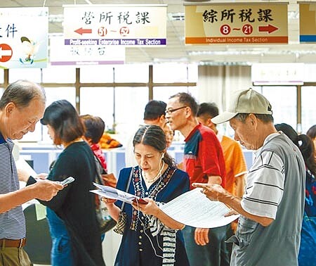 財政部調高2020年每人每年基本生活費達18.2萬元，四口之家明年申報綜所稅時可省1400元。（本報資料照片） 