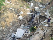 東勢產業道路崩塌　聯外交通中斷