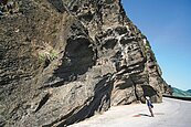 蘭嶼知名地質站　火山岩壁坍了