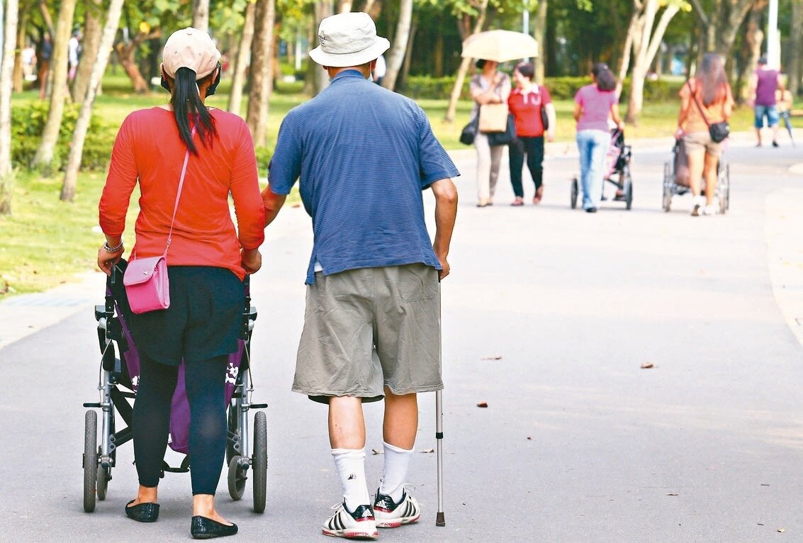 人口負成長,代表未來繳交勞健保、繳稅的人都減少,影響政府財政。 圖/聯合報系資料照