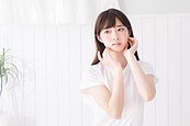 日本皮膚科醫師教「抗老」！7招抗皺紋，從洗澡開始