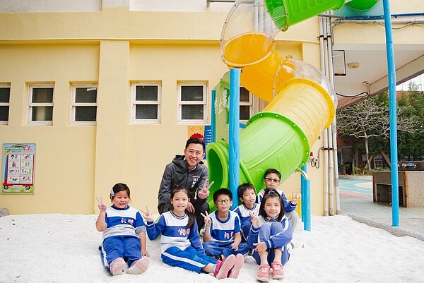 新竹市府全面改善不合格的校園遊具,預計2年後所有遊具都會符合規定。圖/市府提供