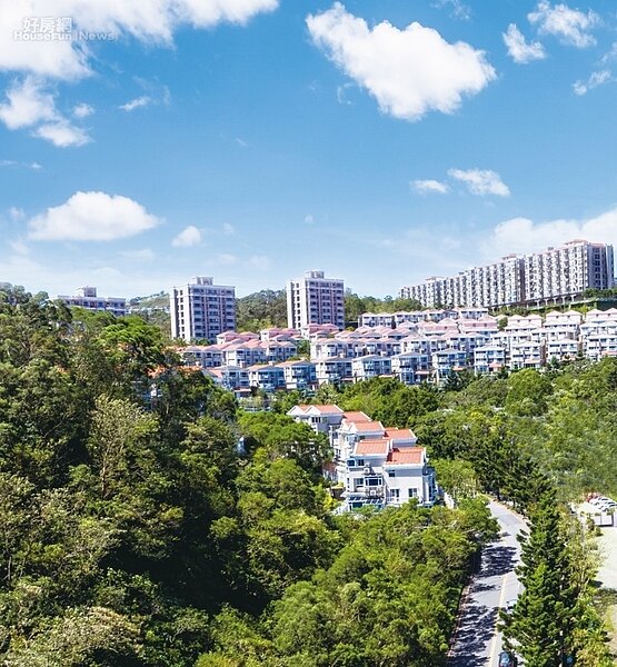 「湯泉綠中海」社區。照片業者提供