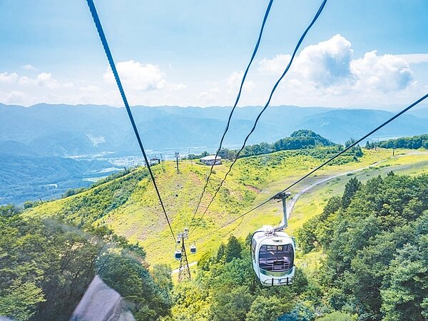 新北希望在八里建纜車,比照日本白馬岳纜車,但目前最大問題就是八里公墓遷葬。圖/新北觀旅局提供