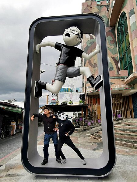 與插畫家Duncan合作，促使花蓮當地產業務甦。圖／謝偉士提供