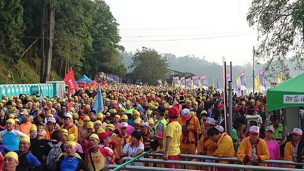 日月潭萬人泳渡下月底登場，南投衛生局對兩萬人的現場有疑慮，縣府今發函由中央做最後裁示。聯合報系資料照片