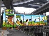 新北河濱公園穿「新妝」　6大閘門成了彩繪景點