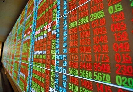 台股昨開高走高、大漲245點,堪稱亞股最強,成交量達2249億元。(本報資料照片)