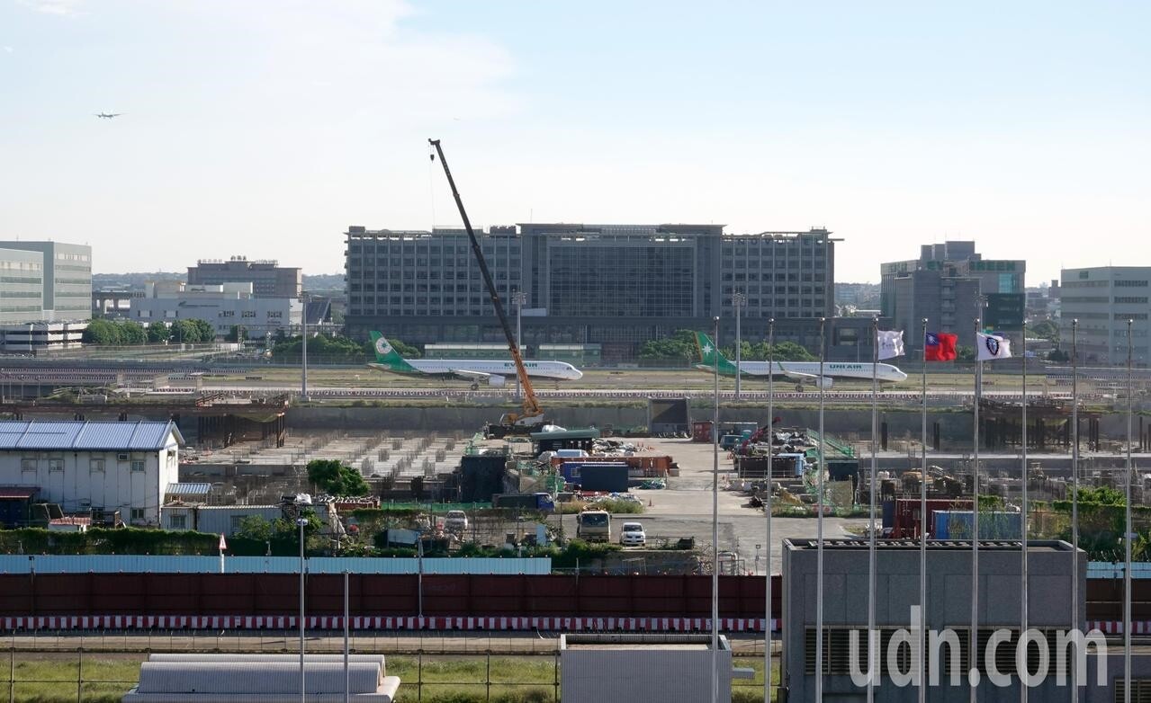 桃機第三航廈招標，有兩組廠商通過資格審查，圖為正在進行整地工程的第三航廈興建基地。記者鄭超文／攝影