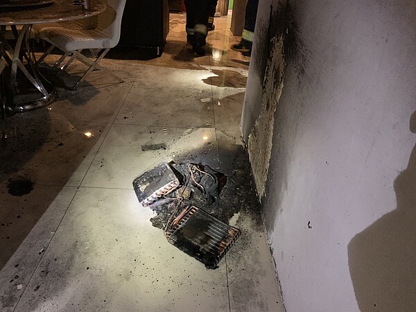 宜蘭三星鄉一處民宅今天疑似因除濕機自燃起火,幸好屋內3人被住警器驚醒逃生獲救。圖/宜蘭縣消防提供