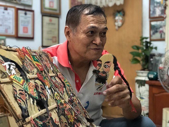 百年東華皮影戲第六代團長張榑國,通過高雄市文資大會審議登錄為「文資保存技術及保存者」。圖/高雄市歷史博物館提供