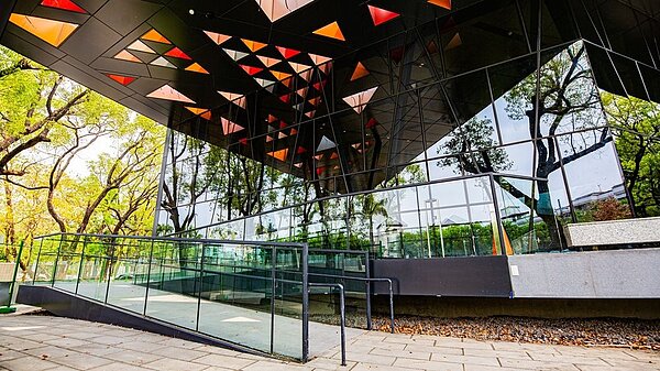 屏東縣立圖書館歷經2年改造整修,將在8月28日重新開館。圖/取自臉書屏東縣立圖書館