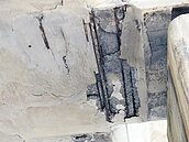 水泥塊從天降　台61線挨批豆腐渣工程