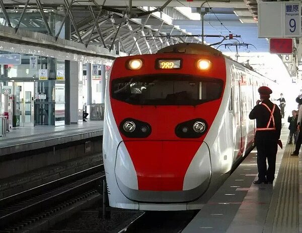 因應中秋連假疏運旅客需要，台鐵局宣布自9月30日（三）至10月5日（一）止計6天，全線加開各級列車總計185列次。聯合報系資料照