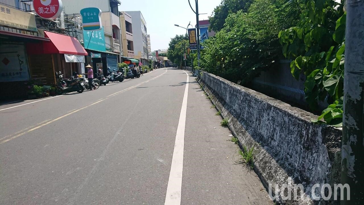 彰化縣田尾鄉中山路與光復路三段之間的道路,鄉公所將施做側溝加蓋工程,加寬路面。記者簡慧珍/攝影