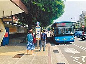 基隆公車站牌常秀逗　民眾枯等