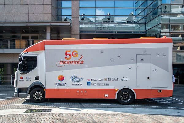 產官學合作推動自駕車產業。圖/桃園市府提供