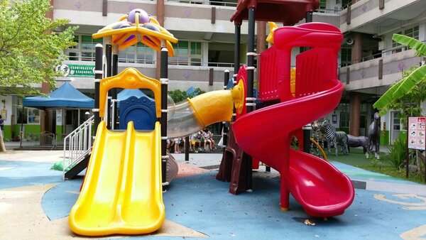 桃園194所公私立國小遊戲場的遊具只有59校合格。圖／桃市教育局提供