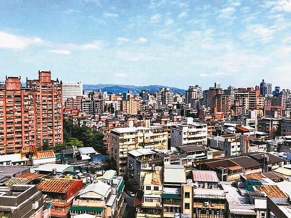 都更條例將再修法!針對中高樓層危險建築物同時祭出蘿蔔與棒子,鼓勵民間加速重建。圖/聯合報系