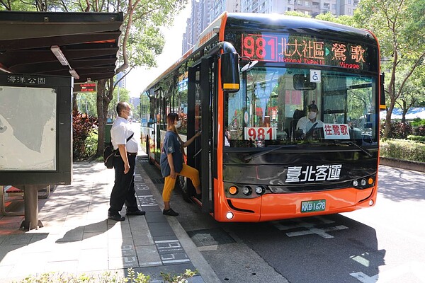 台北客運981線試辦延駛鶯歌鳳鳴地區，經交通局檢討各站上下車人數及路線重疊性後，決定自9月1日起重新調整路線。圖／新北市政府提供