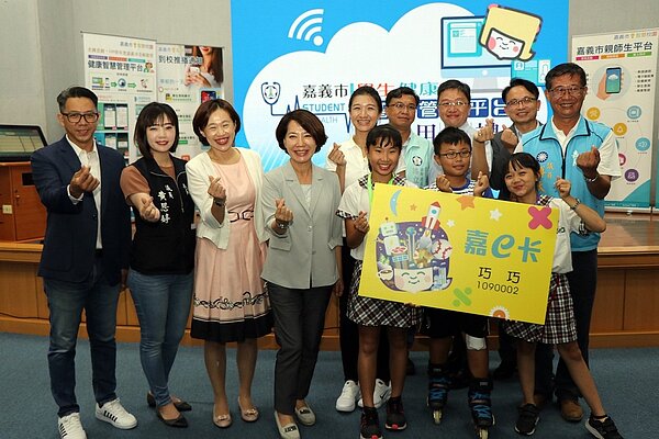 嘉義市政府為推動智慧健康校園，全國首創在國中小學建置「學生健康智慧管理平台」。圖／嘉義市政府提供