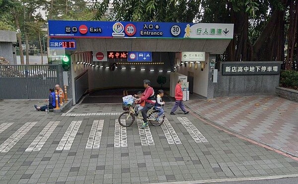 新店高中停車場。圖/擷取自Google map