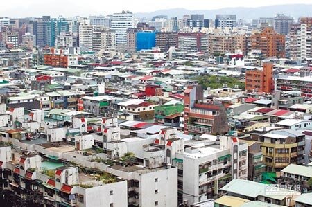 全國逾30年高齡住宅高達400多萬戶,各縣市力拚危老改建,而北市危老申請核准率六都墊底。(本報資料照片)