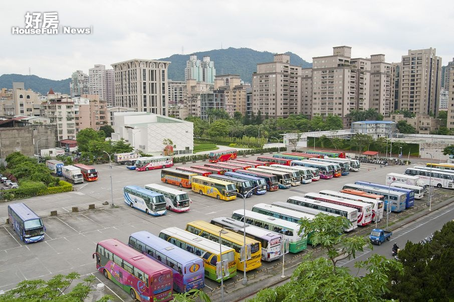 信義計劃區A25,台北市信義區松高路、松勇路交接口,中油大樓後方,停車場。(好房news記者 陳韋帆/攝影)